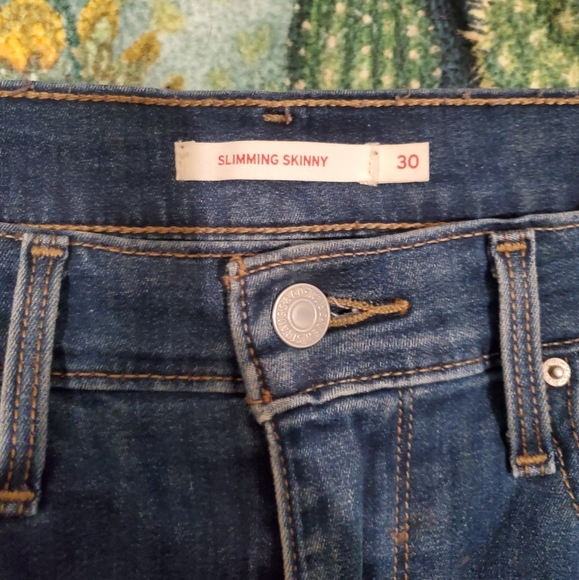 ⚘️Slimming Skinny Levi Jeans⚘️ - Picture 2 of 5